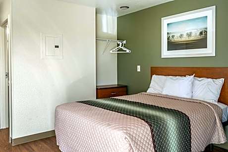 Studio Queen Room Disability Access Non-Smoking