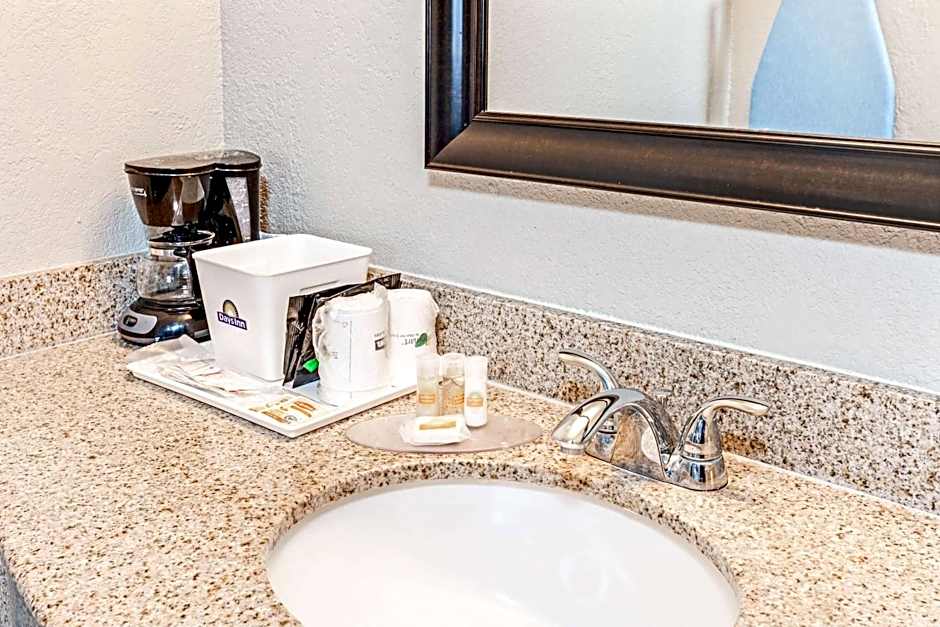 Cabana Inn & Suites