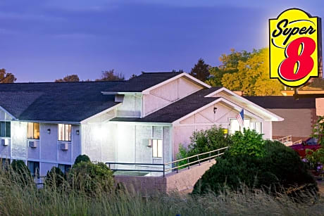 Super 8 by Wyndham Pittsburgh PA Airport/University Area