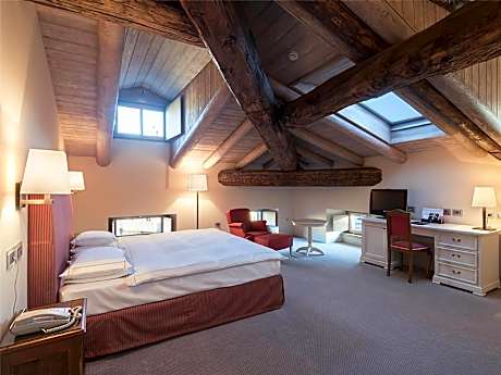 Superior Family Room with One Queen Bed and Two Single Beds - Non-Smoking