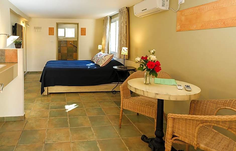 Shaar Hagolan Kibbutz Country Lodging