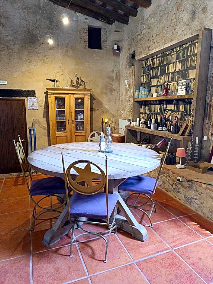 Mas Del Llop Blanc - Dog friendly Hostal Rural - B&B