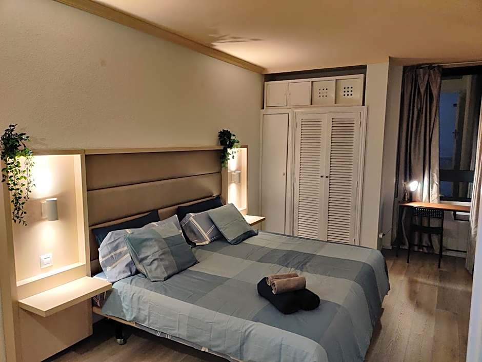 Luxury Apartment with pool view