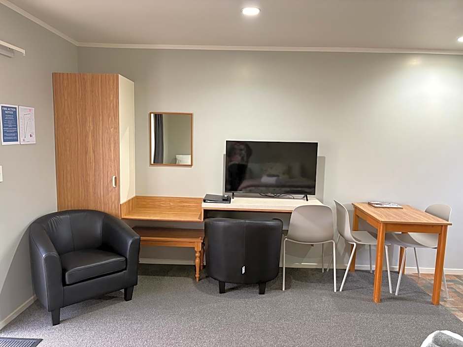 Commodore Court Motel