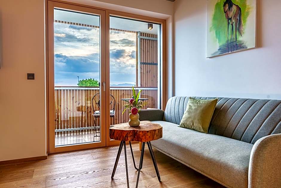 Tourist Farm HOTEL FROST