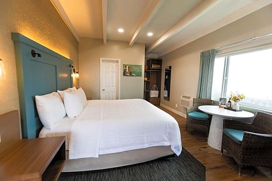 Zdjęcie 1 z 6 — 1 King Bed, No Pets, Ocean View
