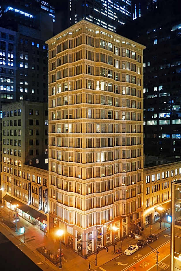 Staypineapple, An Iconic Hotel, The Loop