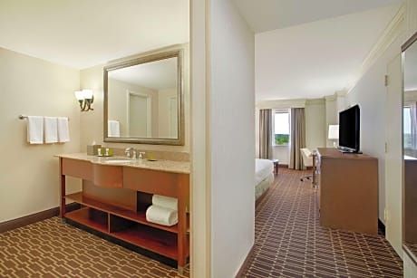 1 King City Vw Mobility Access W/ Ri Shwr