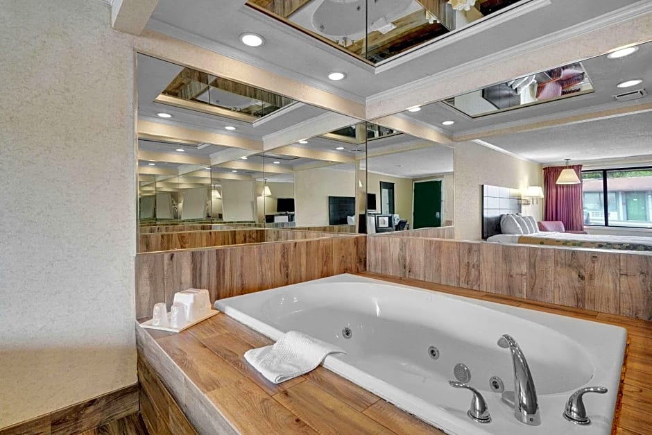 Rodeway Inn & Suites Liverpool