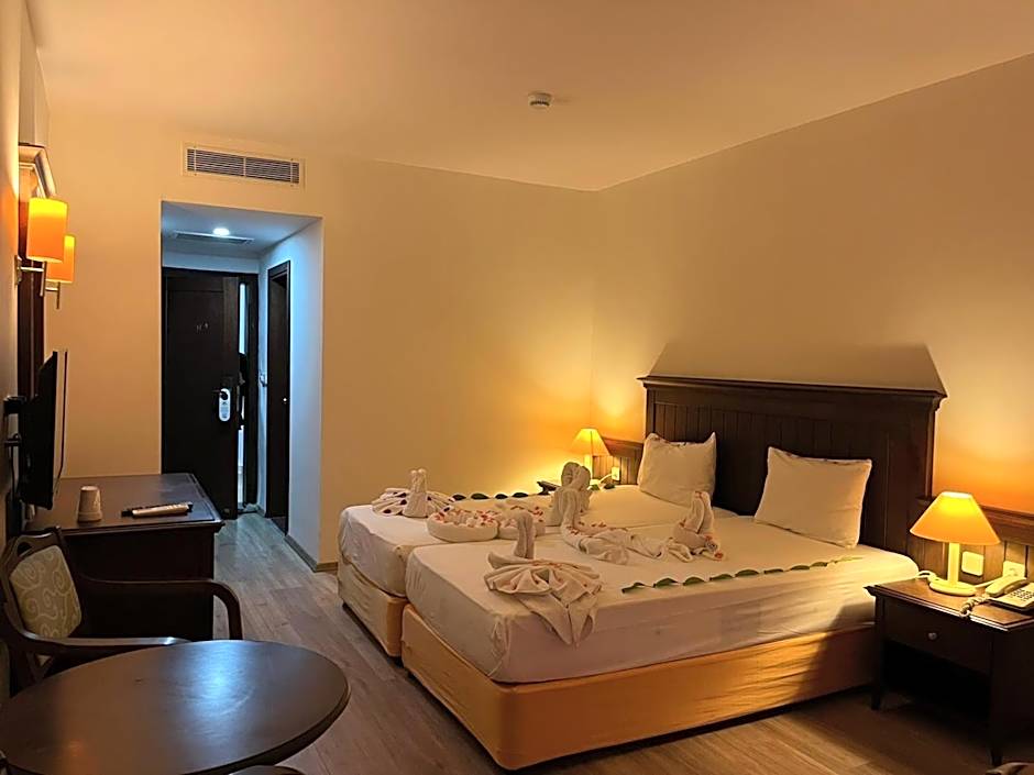 Side Palm D'or Hotel