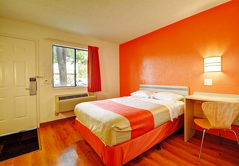 Motel 6-Wethersfield, CT - Hartford