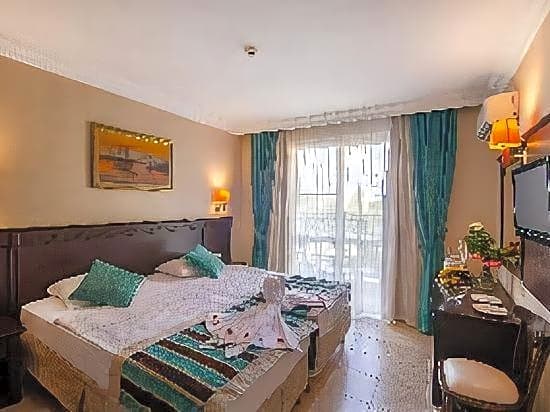 Kleopatra Royal Palm Hotel