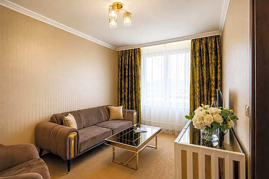 Astoria Grand Hotel