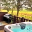 Keer Side Lodge, Luxury lodge with private hot tub at Pine Lake Resort