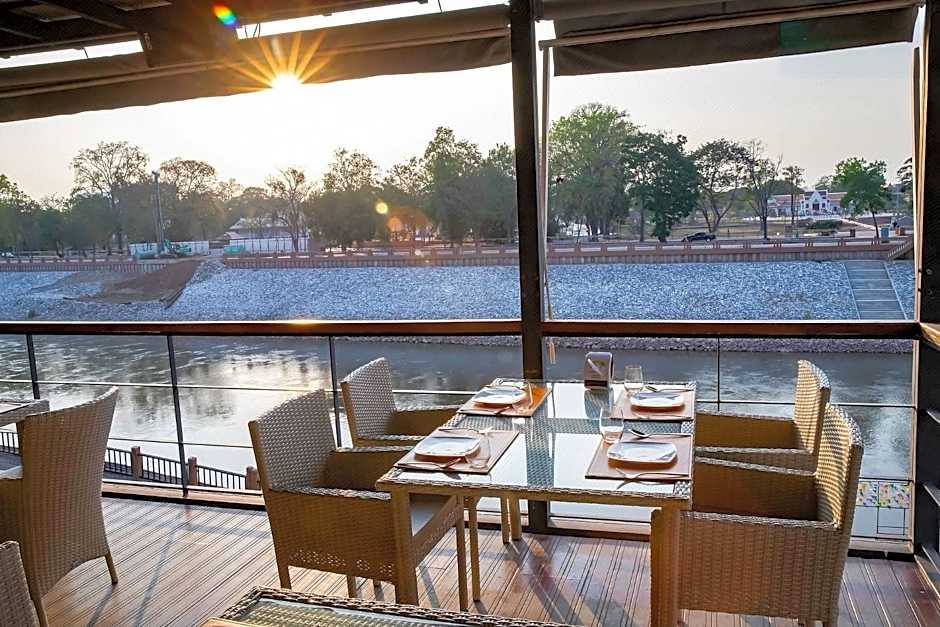 Dragon River Avenue Hotel