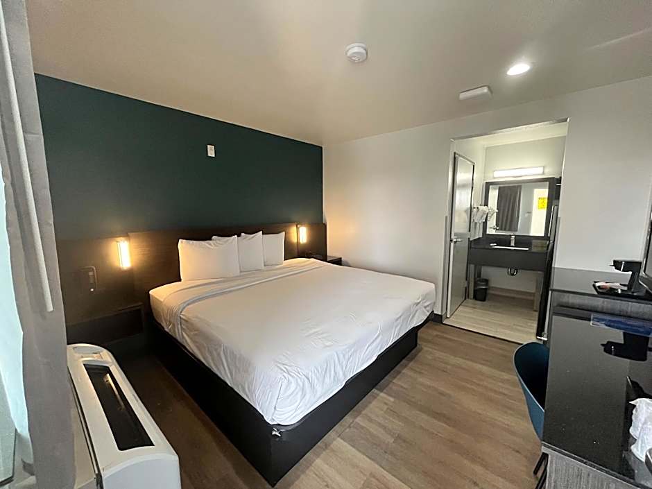 Studio 6 Suites Escondido, CA