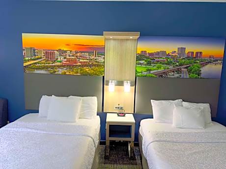 Queen Room with Two Queen Beds and Bath Tub - Disability Access/Non-Smoking