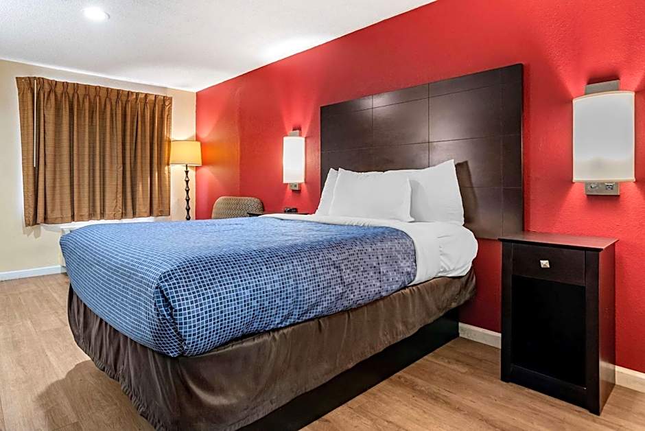 Econo Lodge Oxford near Choccolocco Park