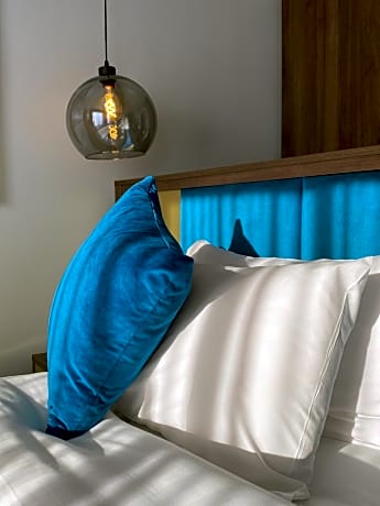 Superior Double Room with Balcony and Lake View