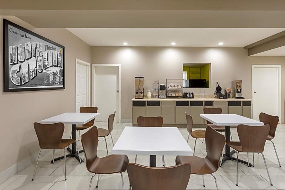 Super 8 By Wyndham Asheville Airport