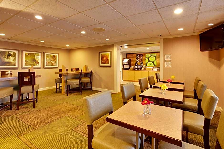 La Quinta Inn & Suites by Wyndham Plattsburgh