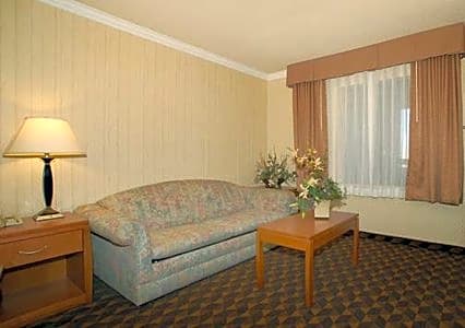 Quality Inn & Suites Los Angeles Airport - LAX