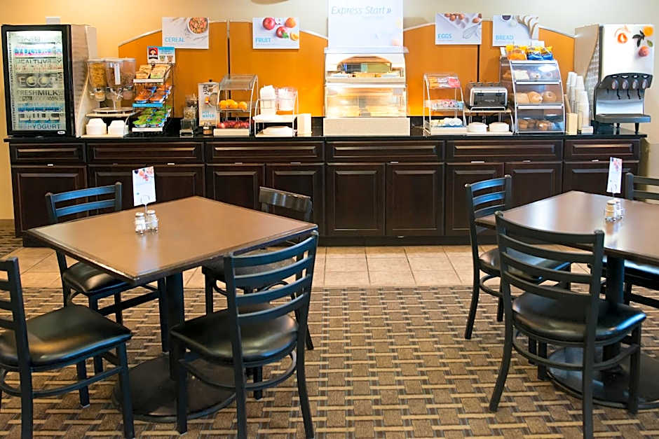 Holiday Inn Express Devils Lake By IHG