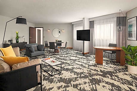 Sheraton Club Suite, Club lounge access, Suite, 1 King