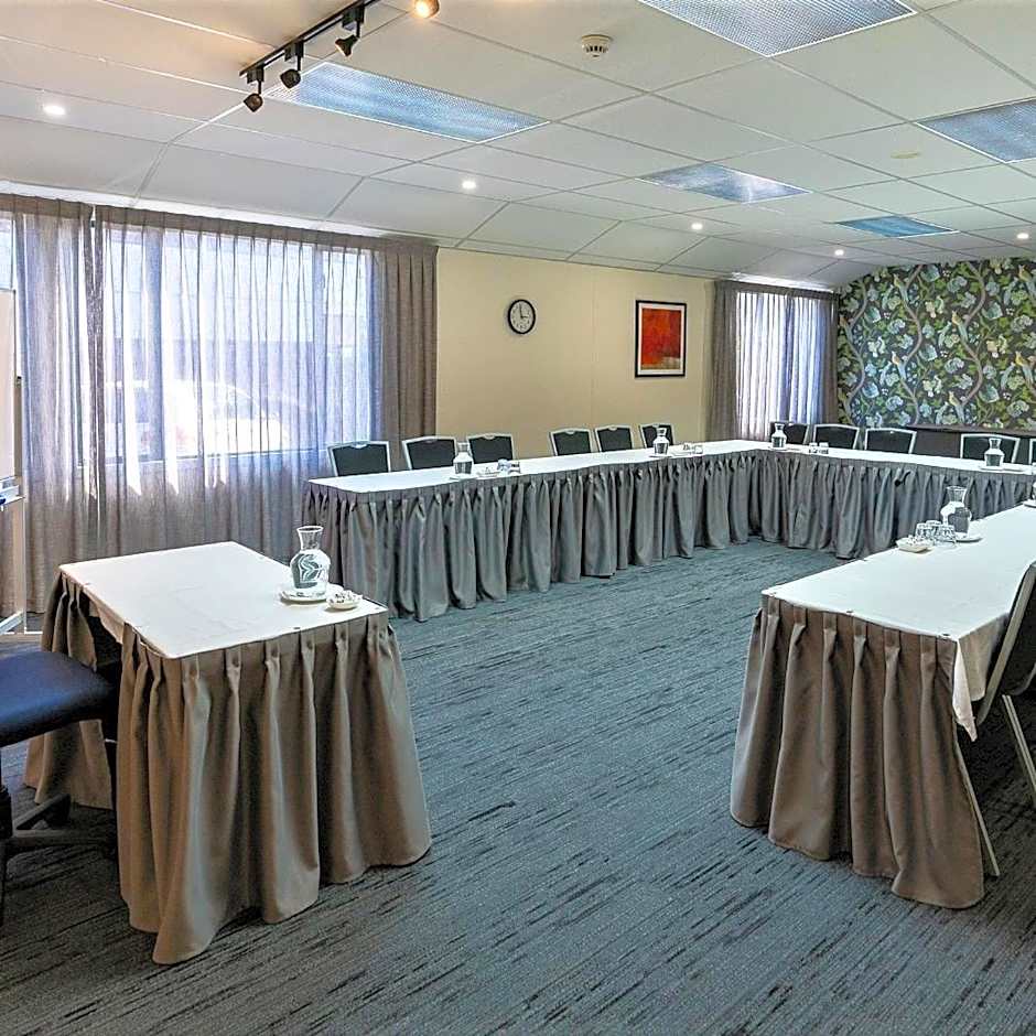 Ventura Inn & Suites Hamilton