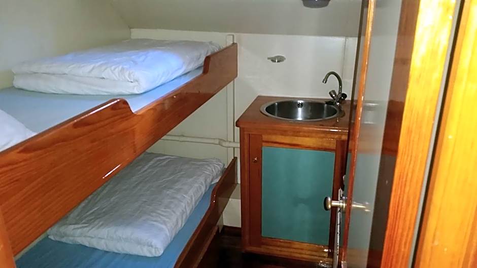 tjalkjacht pelikaan enkhuizen