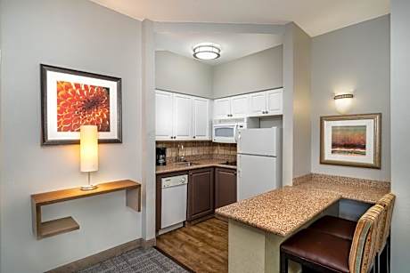 One-Bedroom King Room - Communications and Mobility Accessible