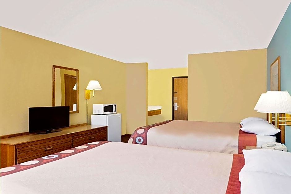 Super 8 by Wyndham Dyersville