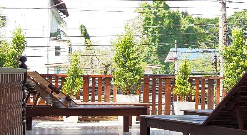 Chommuang Guest House At Ayutthaya.