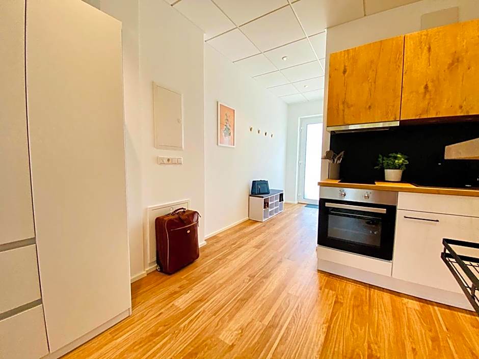 Motel42-Temporary Living