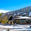 Hotel Canoe and Suites