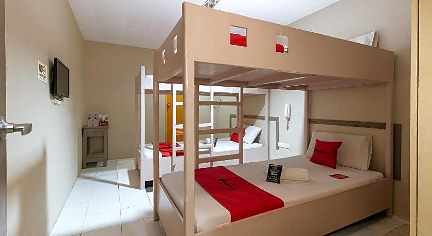 RedDoorz @ Bridgeway Hotel Tuguegarao City