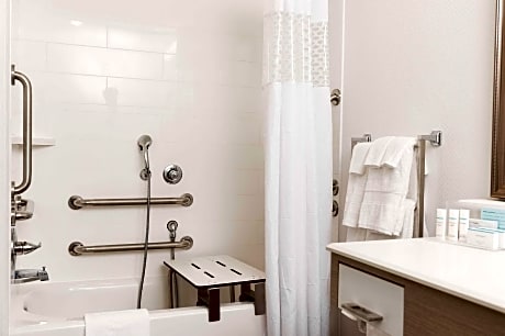 1 King Accessible Tub Non-Smoking