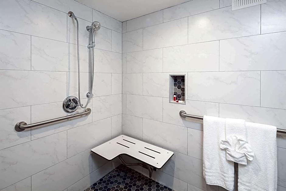 Travelodge by Wyndham Harbor City