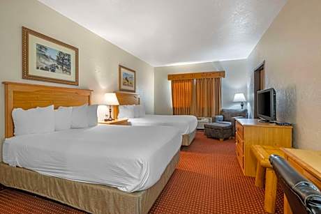 2 QUEEN BEDS,NSMK,HISPD,MICRFRG,DESK,HAIR,IRON,COFMKR,CONTINENTAL BREAKFAST