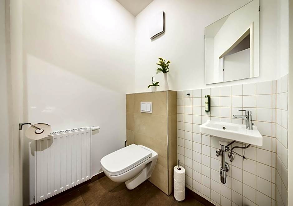 Jimmy's Apartments Dandelion