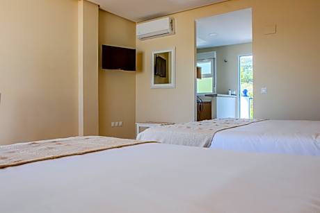 STUDIO TRIPLE STANDARD (3 BEDS)