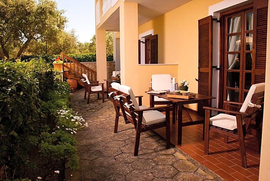 Amboula Beach Apartments