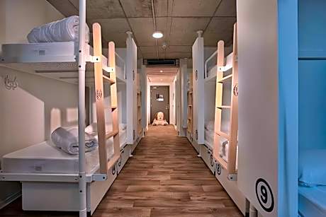 shared dormitory, mixed dorm, ensuite bathroom (9 pax)