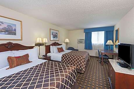 2 Queen Beds Pet Friendly Non-Smoking