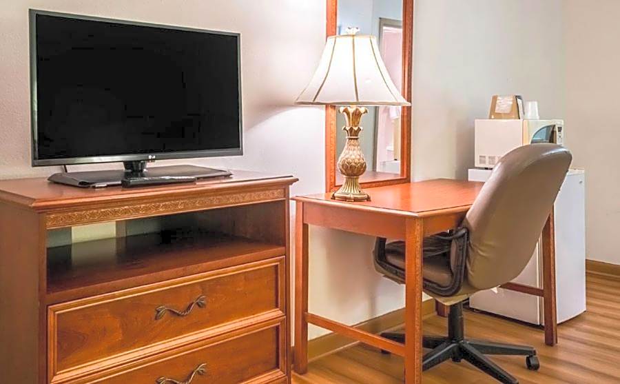 Studios and Suites 4 Less Emporia