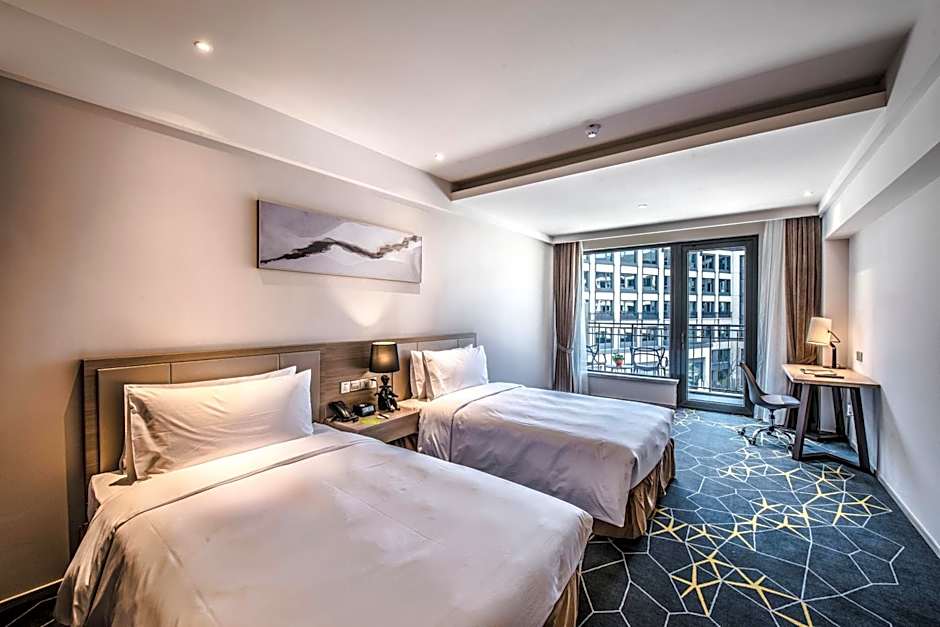 Q-Box Hotel Shanghai Sanjiagang -Offer Pudong International Airport and Disney shuttle