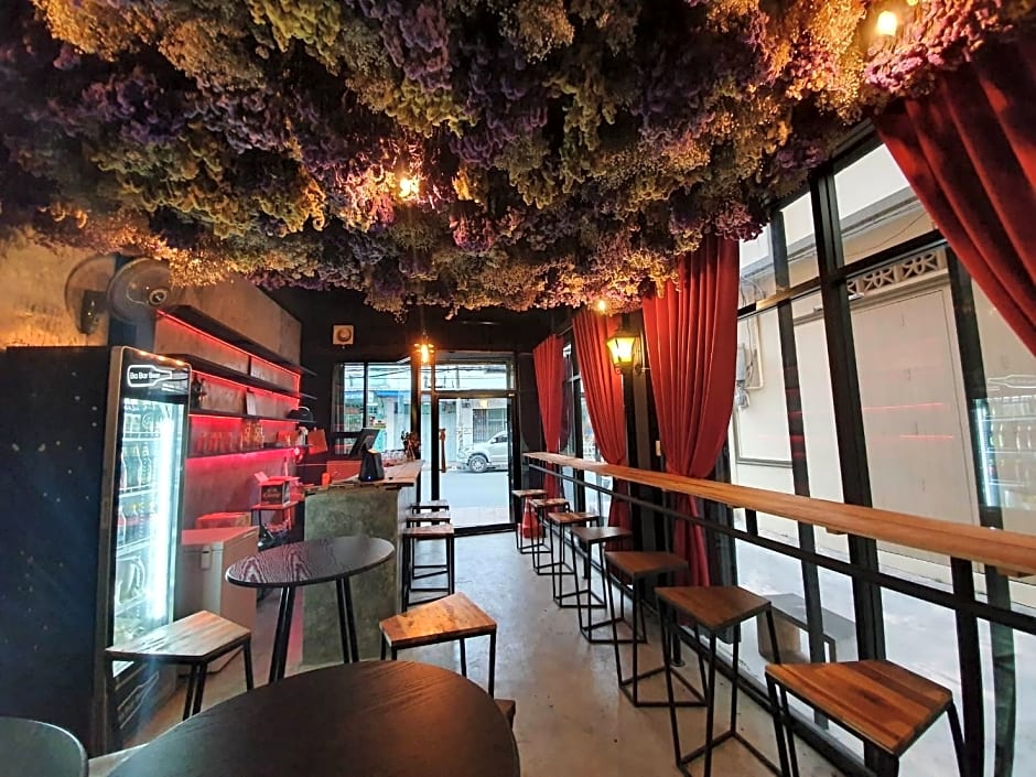 2Street Hostel At Surathani