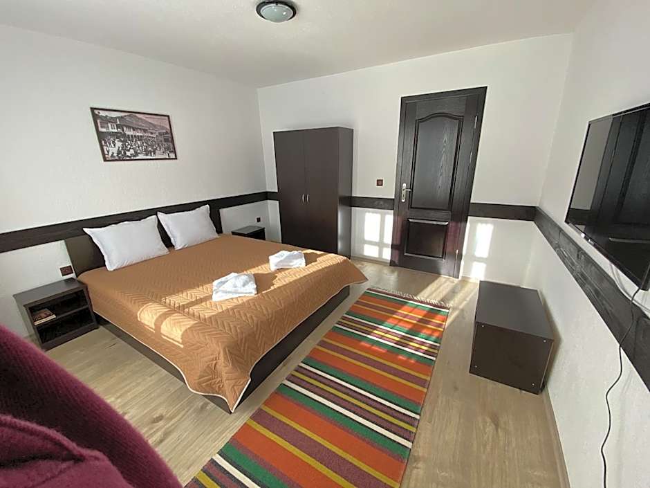 Апартхотел "Старият Град" в етнографски комплекс