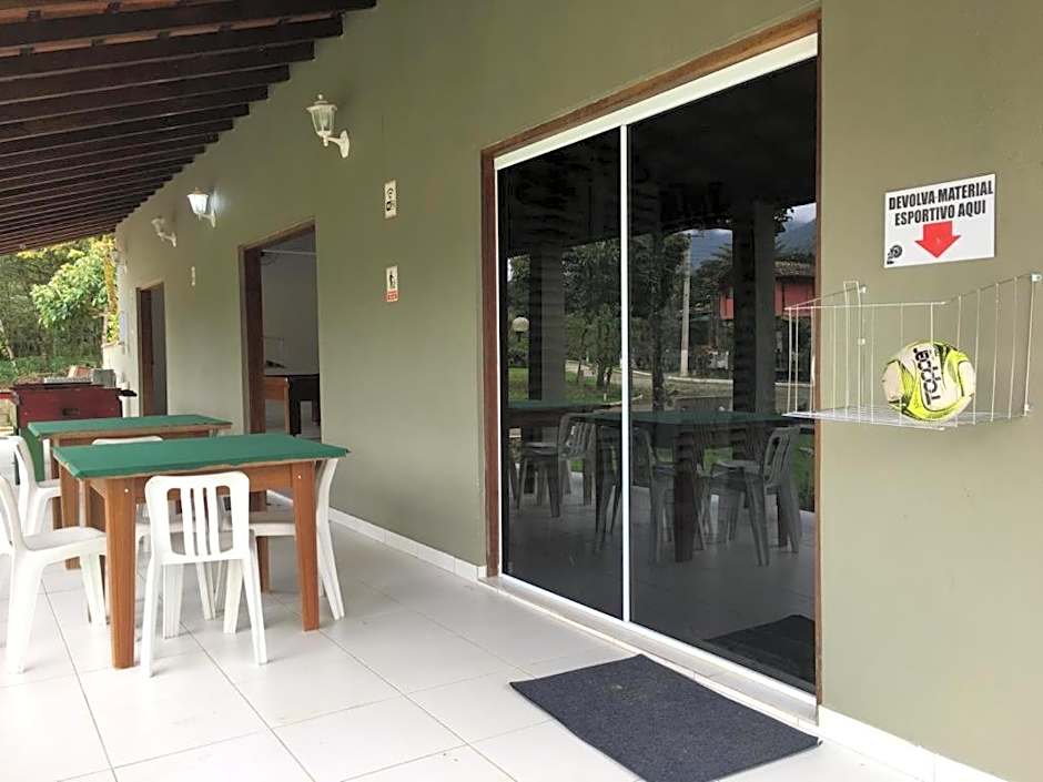 Caso em condomínio com lago, serra, campo e mar