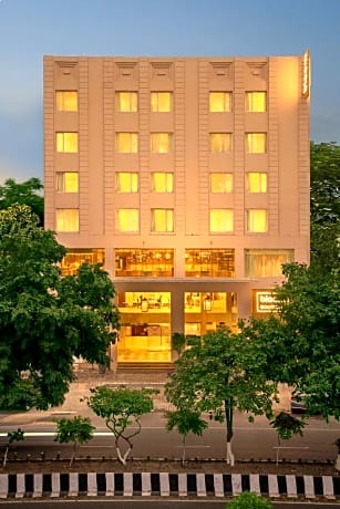 Bloom Boutique I Ranjit Avenue